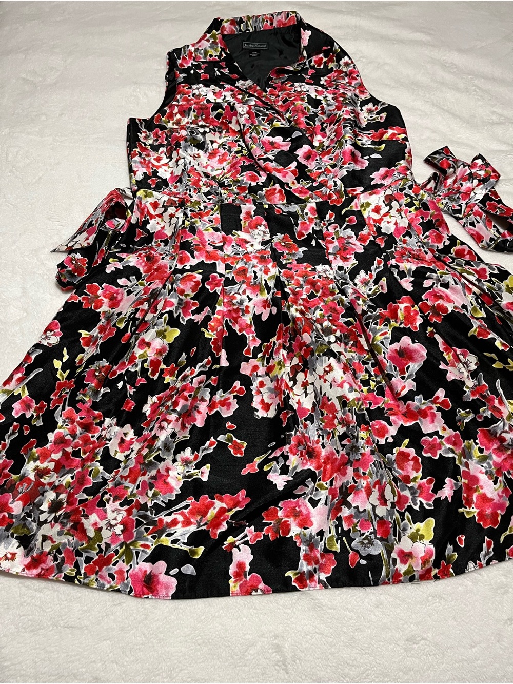 Jessica Howard  Floral Fit-and-Flare Dress in Black and Pink
